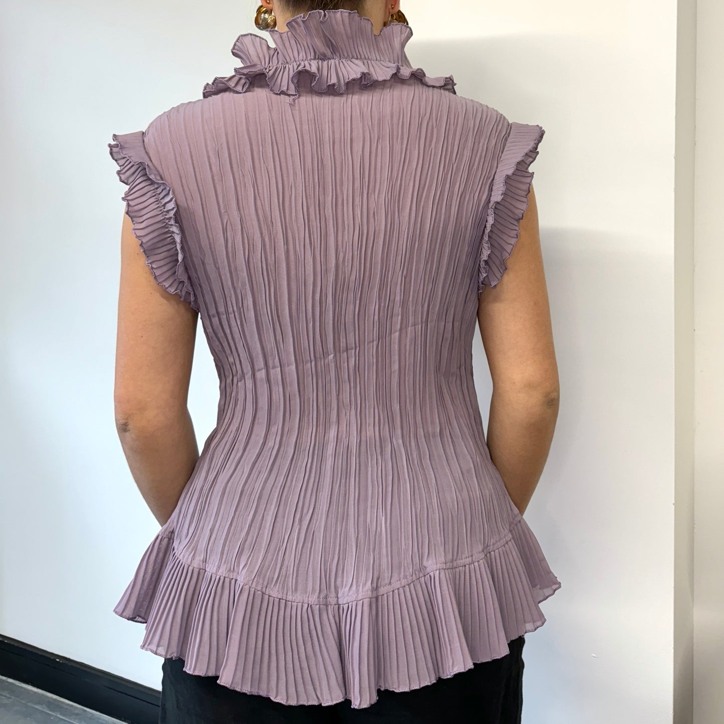 Lilac mesh ruffle blouse - Size M/L