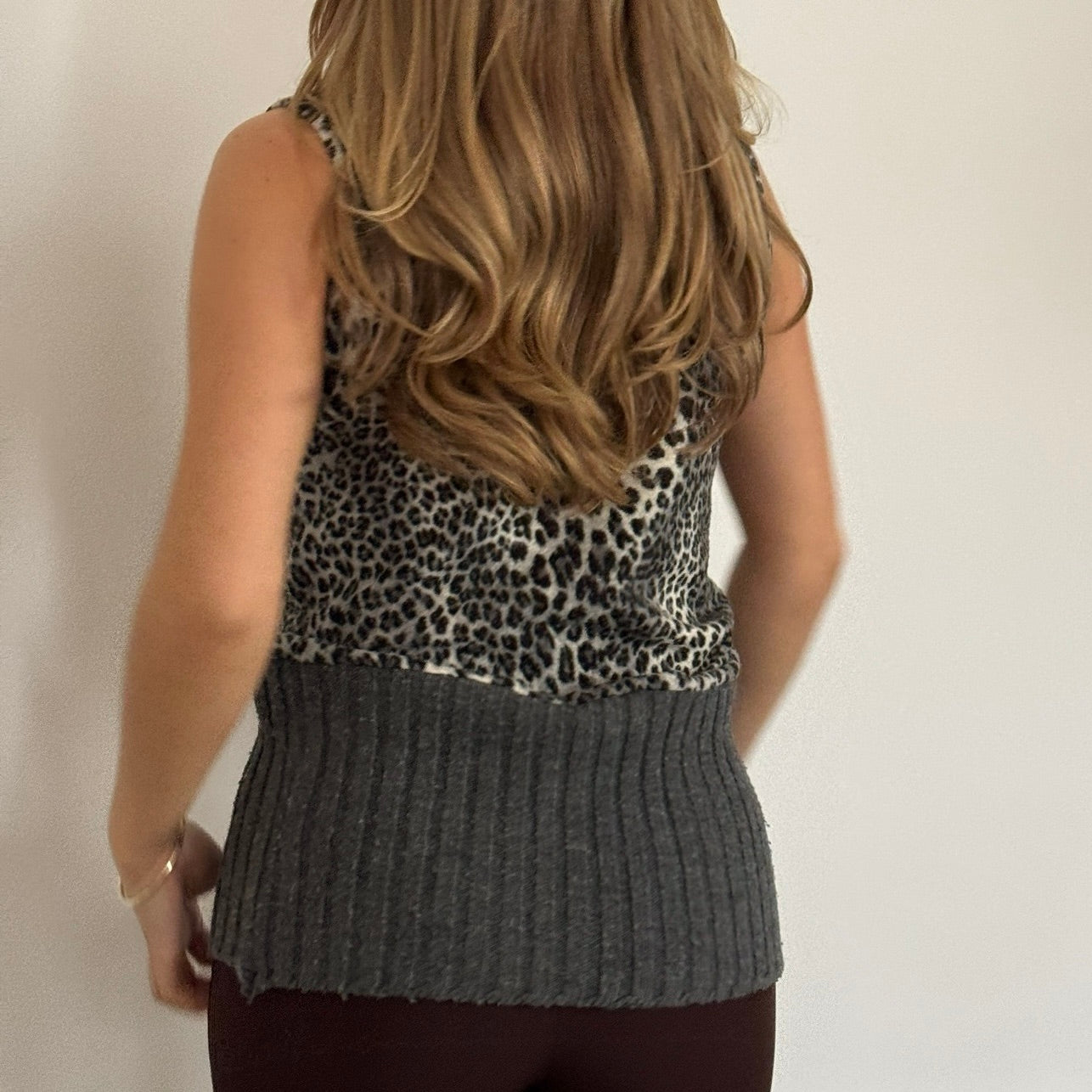 Grey knit leopard top - Size S/M