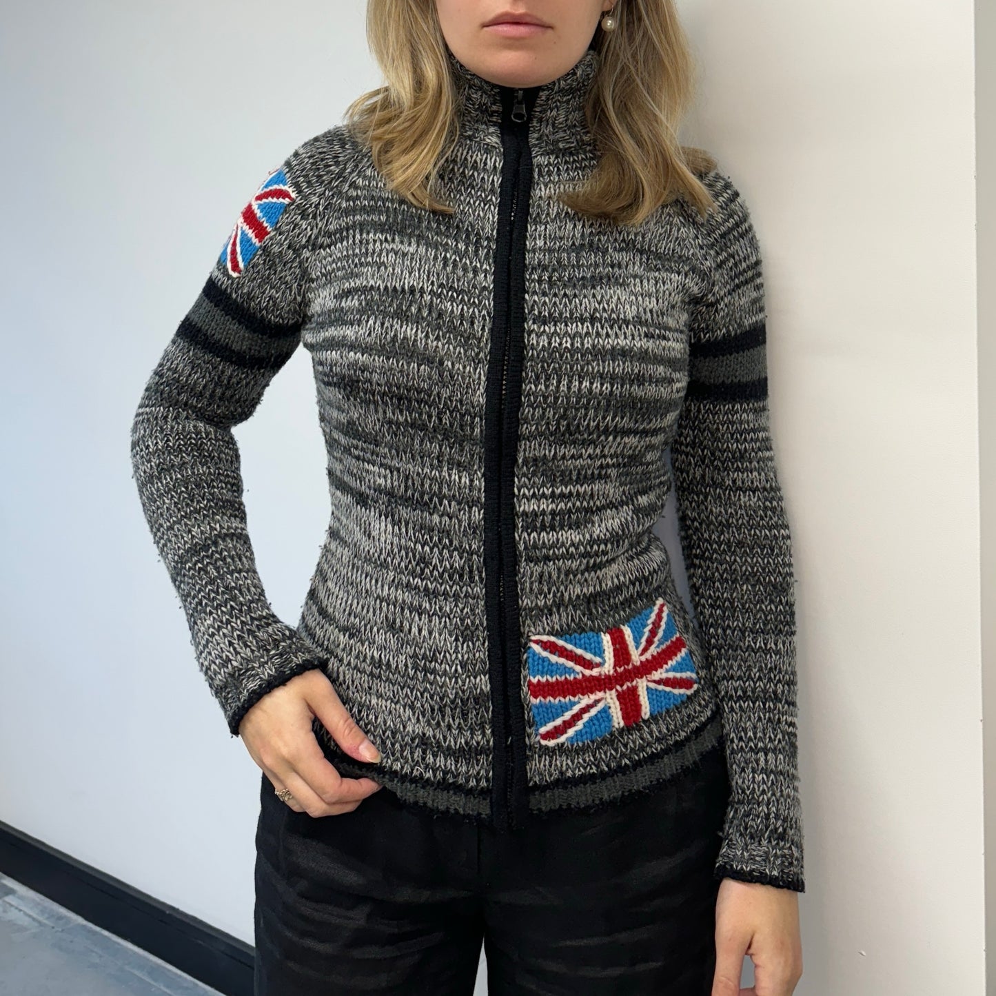 Grey knit flag jumper - Size S