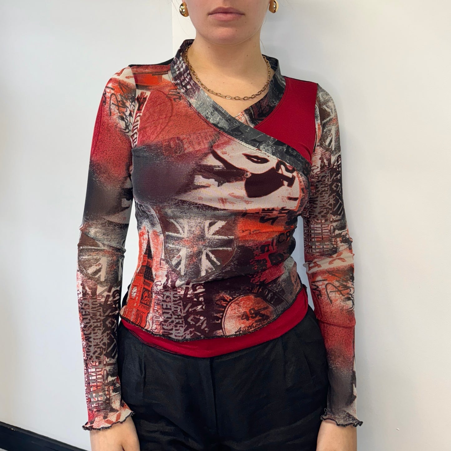 Red graphic long-sleeved mesh top - Size S