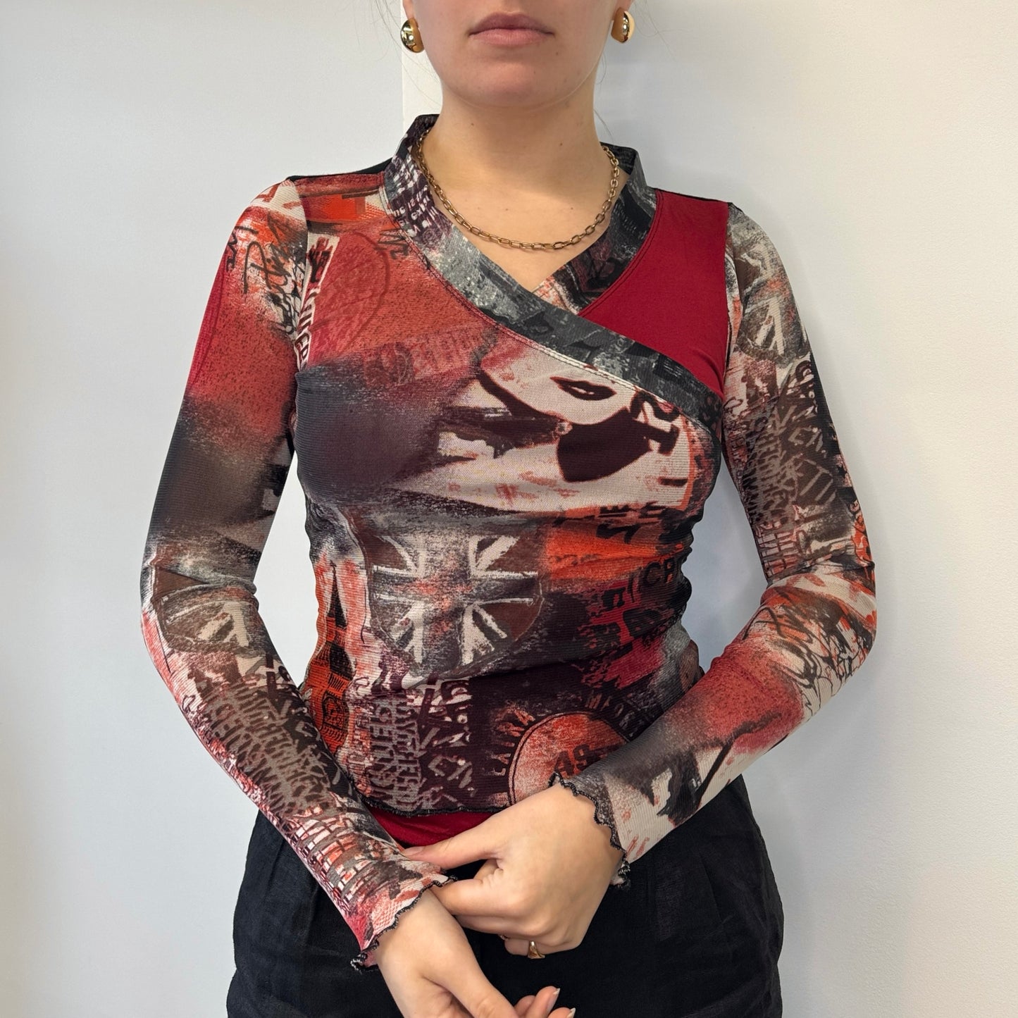 Red graphic long-sleeved mesh top - Size S