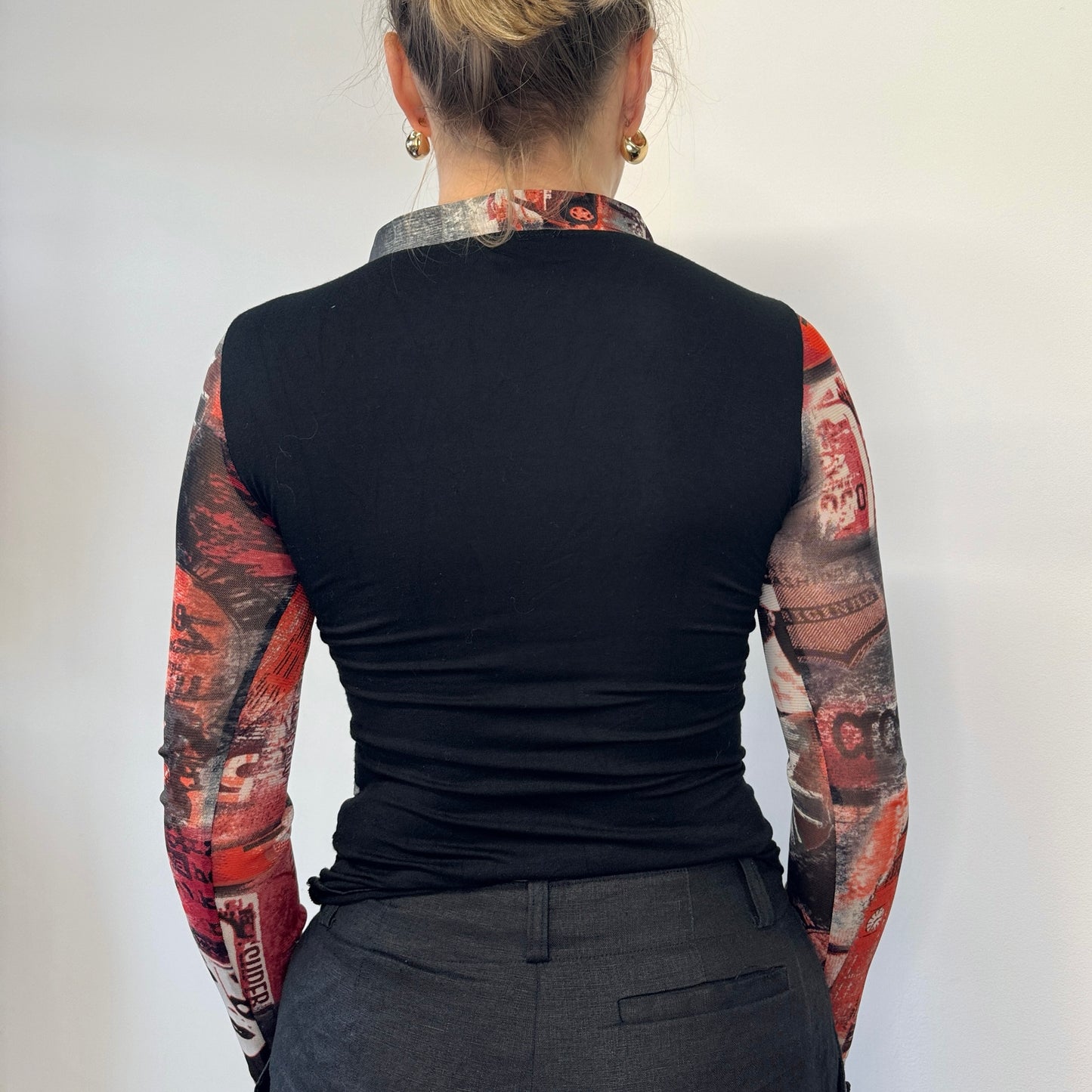 Red graphic long-sleeved mesh top - Size S