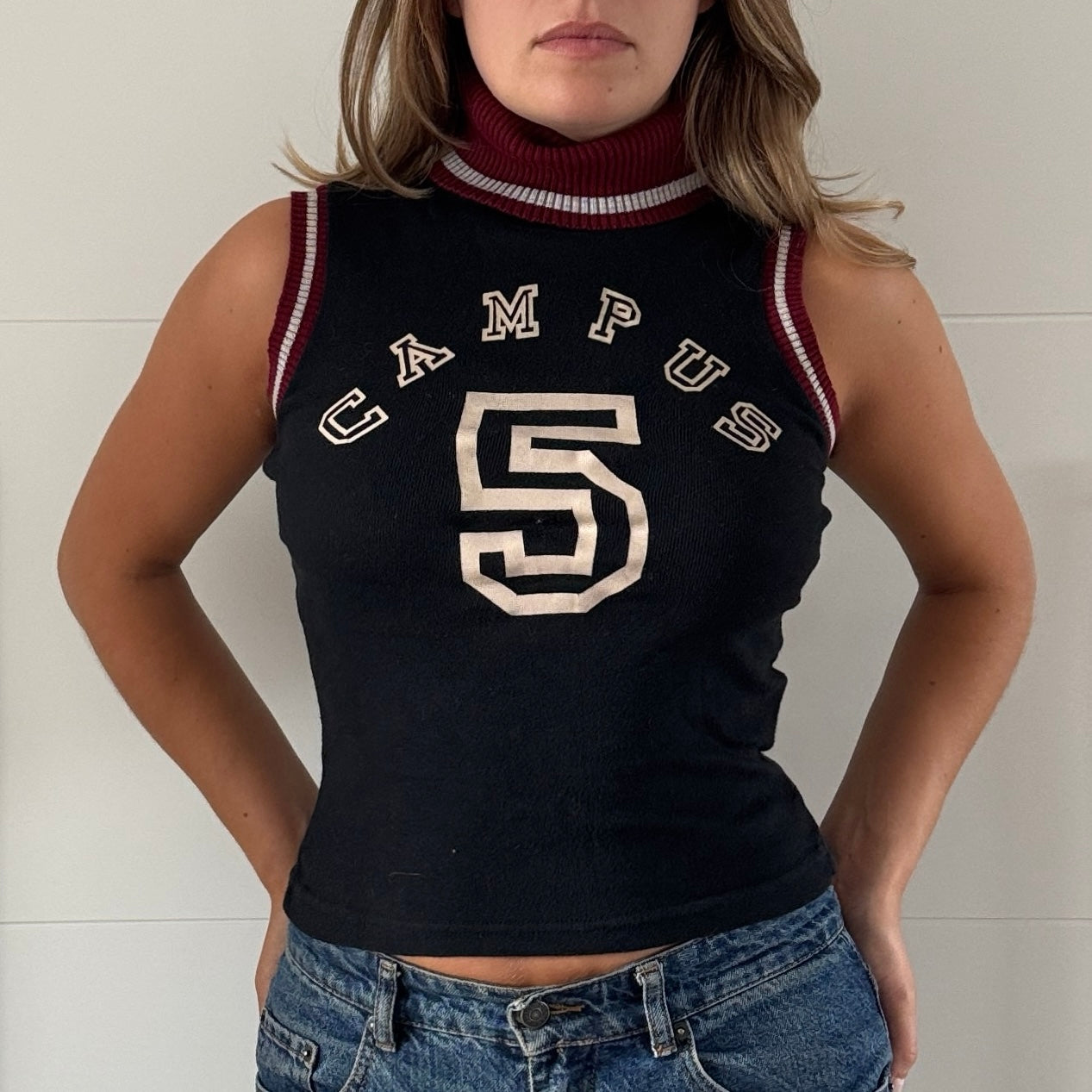 Black sports-style top - Size S