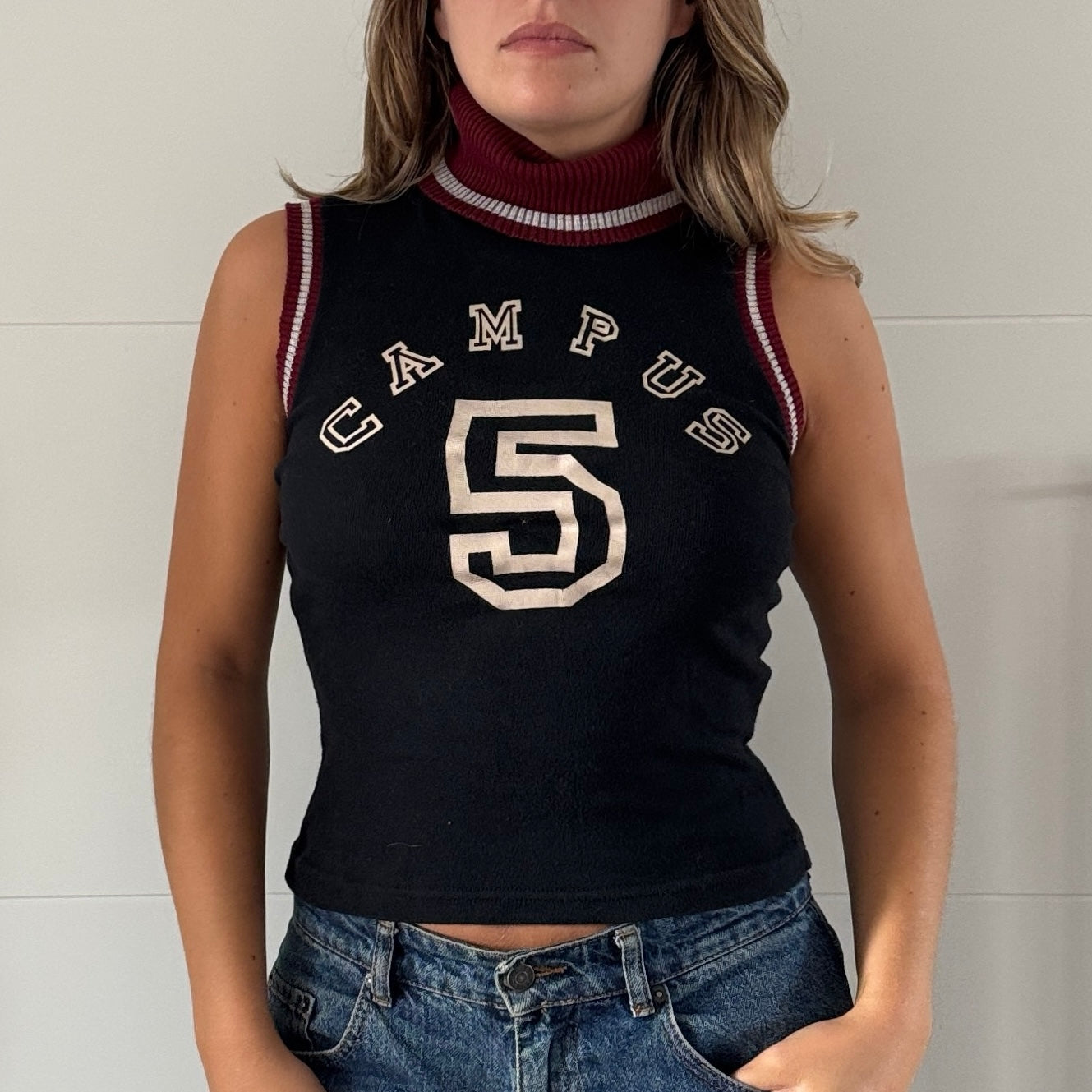 Black sports-style top - Size S