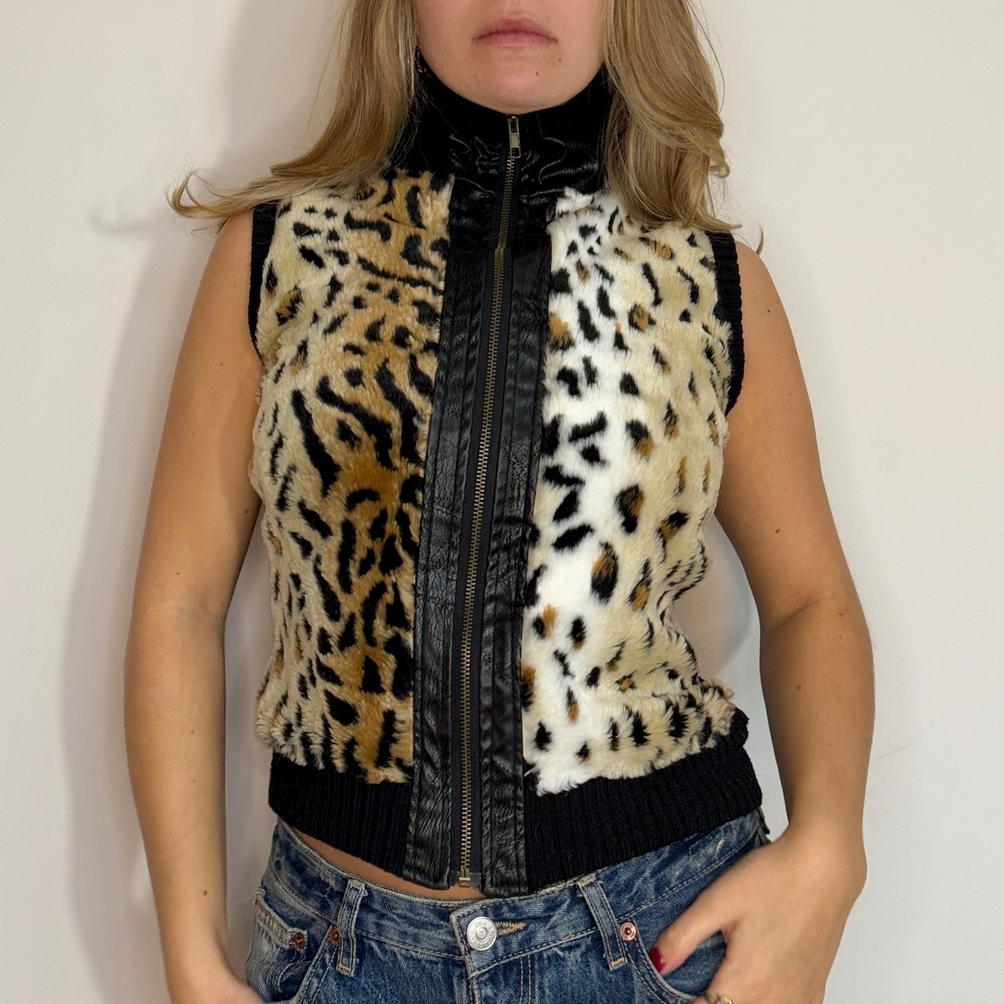 Sleeveless faux fur gilet - Size S